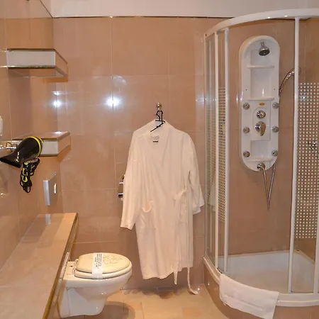 Bristol מלון טארנאו